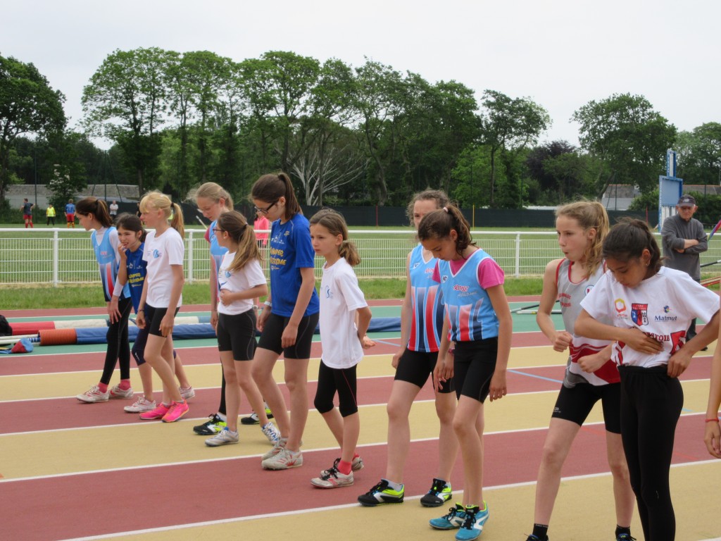 Jeanne, Lucie et Emma au départ du 1000m